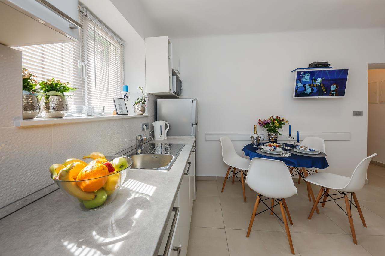 Apartment Emica Split Exteriör bild